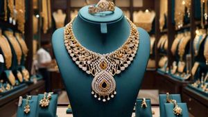 Gold Rate Today: सोने-चांदी के दाम में आई गिरावट, खरीददारी से पहले चेक करें गोल्ड-सिल्वर के लेटेस्ट रेट