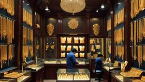 Gold Rate Today: महीने के पहले दिन ही लुढ़का सोना, क्या है चांदी का हाल? चेक करें गोल्ड-सिल्वर के लेटेस्ट रेट  