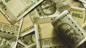 Rupee: अमेरिकी डॉलर के मुकाबले रुपया 84.37 के सर्वकालिक निचले स्तर पर पहुंचा