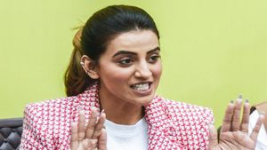 Akshara Singh ने तोड़ी पवन सिंह की पत्नी के आरोपों पर चुप्पी, बिन शादी प्रेग्नेंट-अबॉर्शन पर दिया करारा जवाब