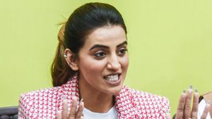 'मैं मरते-मरते बची..बंद कमरे में पीटते थे', Akshara Singh ने Pawan Singh पर लगाए गंभीर आरोप