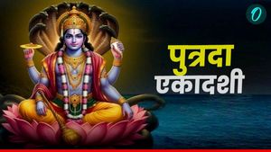 Pausha Putrada Ekadashi 2025 Mantra : आज जरूर करें इन मंत्रों का जाप, घर में जमकर होगी धनवर्षा 