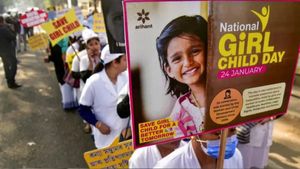  National Girl Child Day 2025 Wishes: 'बेटी बोझ नहीं लक्ष्मी है, करो सम्मान', अपनों को भेजें ये खास संदेश 