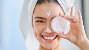 Winter Skin Care Tips: सर्दियों में खोने लगा है स्किन का निखार? अपनाएं ये घरेलू नुस्खे, चमकेगा चेहरा