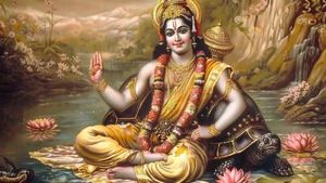 Ekadashi 2025: चाहते हैं सुख-शांति और समृद्धि तो जरूर करें इस चालीसा और आरती का पाठ 