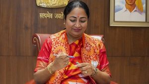 दिल्‍ली CM रेखा गुप्‍ता के ये 5 खास IAS अफसर कौन हैं? BJP सरकार में किसको क्‍या काम सौंपा? 