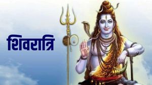 Mahashivratri 2025 : यहां पढ़ें  महाशिवरात्रि की आरती, मंत्र और चालीसा