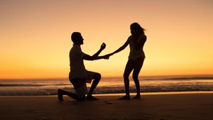 Valentine Day 2025: वैलेंटाइन डे पर इस तरह करें अपने पार्टनर को प्रपोज, खास बन जाएगा दिन
