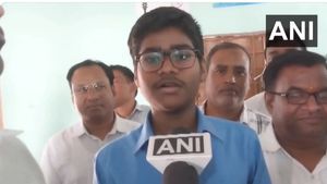 Bihar Board 10th Results 2025: 'मेरा सपना है कि मैं...', जानिए टॉप करने वाले अभ्यर्थियों ने क्या कहा?