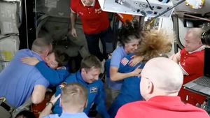 इंटरनेशनल स्पेस स्टेशन पहुंचा Crew-10, खुशी से झूमीं सुनीता विलियम्स, 9 महीने बाद होगी घर वापसी!
