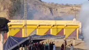 Pakistan: 'प्रदर्शनकारियों पर चलाई गोलियां,आंसू गैस के गोले.., बलूच ग्रुप ने पाक पर लगाया क्रूरता का आरोप