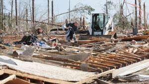 US Tornadoes: अमेरिका में तूफान ने मचाई तबाही, अब तक 32 लोगों की मौत, ये इलाके सबसे ज्यादा प्रभावित