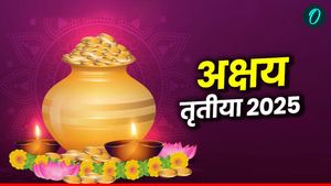 Akshaya Tritiya 2025: अक्षय तृतीया पर अपनी राशि के अनुसार करें खरीदी,चमक जाएगी किस्मत 
