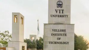 JEE रिजल्ट से पहले चेक करें टॉप 10 प्राइवेट कॉलेज की लिस्ट, IIT-NIT के अलावा ये भी हैं विकल्प