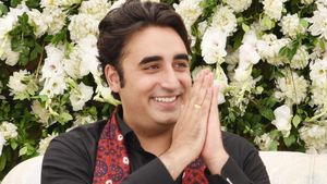 पहलगाम हमले के बाद पाकिस्तान में मचा हड़कंप, पाक सेना चीफ मुनीर के बाद बिलावल भुट्टो का परिवार देश छोड़कर भागा