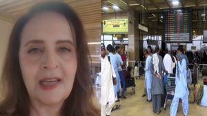 'शर्मनाक है, कराची इंटरनेशनल एयरपोर्ट पर धोने को पानी नहीं और', Pak एक्‍ट्रेस ने Video शेयर कर निकाला गुस्‍सा 