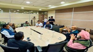 Operation Sindoor: मॉस्को एयरपोर्ट पर हुआ ड्रोन अटैक, हवा में चक्कर काटता रहा भारतीय सांसदों का विमान