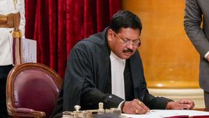 देश के 52वें CJI BR Gavai के पास है कौन-कौन सी डिग्री, कहां से की है पढ़ाई? आसान नहीं था चीफ जस्टिस तक का सफर!