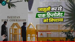 India-Pak War: जासूसी कर रहे पाकिस्तान एंबेसी के अधिकारी को 24 घंटे में छोड़ना होगा भारत, ISI को दे रहा था खबर