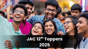 JAC 12th Toppers 2025: आर्ट्स में देव तिवारी ने मारी बाजी, 96.2% के साथ बने टॉपर, खूंटी का पास परसेंट सबसे हाई