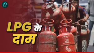 LPG Price: जुलाई के पहले दिन मिली खुशखबरी, सस्ता हुआ एलपीजी सिलेंडर, जानिए क्या हो गया रेट? 