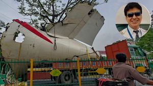 क्या टेक-ऑफ होते ही खिसक गई कैप्टन की सीट? एयर इंड‍िया विमान हादसे की प्रारंभिक जांच रिपोर्ट की सच्चाई जानें