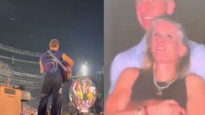 कैमरा घूमा और खुल गई पोल! Coldplay के कॉन्सर्ट में लड़की के साथ पकड़े गए दिग्गज टेक कंपनी के CEO