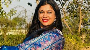 IAS Medha Rupam: नोएडा की पहली महिला DM के परिवार में हैं 8 अफसर, ट्रेनिंग में किस IAS से हुआ प्यार?
