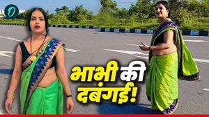 कानपुर वाली देसी भाभी Salini Panday कौन? हाईवे पर हरी साड़ी में किया 'तमंचे पे डिस्को', VIDEO से मचा तहलका! 