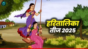 Hartalika Teej 2025 : हरतालिका तीज  का व्रत पीरियड्स में कर सकते हैं या नहीं? जानिए यहां 