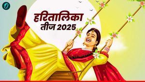Hartalika Teej 2025  Wishes: 'सजना है मुझे सजना के लिए', अपनों को भेजें खास संदेश