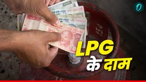  LPG Price: अगस्त के पहले दिन मिली खुशखबरी, सस्ता हुआ एलपीजी सिलेंडर, जानिए क्या हो गया रेट? 