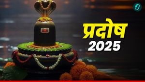  Pradosh Vrat 2025: सावन का प्रदोष व्रत आज, भोलेनाथ को ये पांच चीजें करें अर्पित होगी हर इच्छा पूरी 
