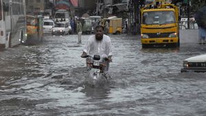 Pakistan News: स्वतंत्रता दिवस के दिन 30 की मौत कई घायल, लापता लोगों की हो रही तलाश