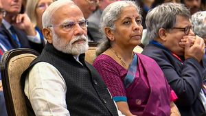 GST दरों में बंपर कटौती की तैयारी में मोदी सरकार! लग्जरी से लेकर डेली यूज सामान तक पर घटेगा टैक्स
