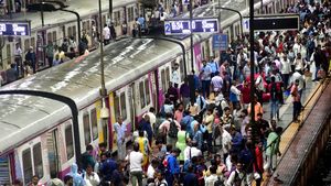 Mumbai Local में CVVRS लागू होने से बदलेगी तस्वीर, जानें AI तकनीक कैसे लोकल में सफर को बनाएगी सुरक्षित