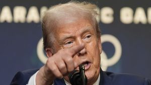 US Tariff News: रूस से तेल खरीदने पर भड़के Donald Trump, भारत पर लगाया 50% टैरिफ