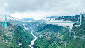 Huajiang Grand Canyon Bridge: मैगी बनाने से भी कम टाइम लगेगा इस सफर में, पहले लगते थे दो घंटे