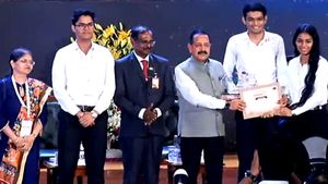 ISRO रोबोटिक्स चैलेंज में नोएडा के छात्रों की बड़ी उपलब्धि, हासिल की ऑल इंडिया रैंक-2