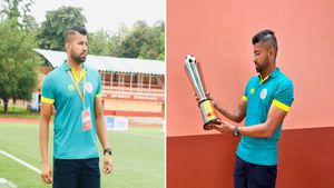 कोच रवि कुमार पुनिया ने रचा इतिहास, महिला फुटबॉल की सभी नेशनल कैटेगरी में जीते मेडल
