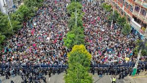 Nepal Gen Z Protest से सियासी उठापटक, PM केपी ओली की इमरजेंसी बैठक में गृहमंत्री रमेश लेखक ने दिया इस्तीफा 