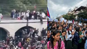 नेपाली संसद में घुसे Gen-Z प्रदर्शनकारी, पुलिस फायरिंग में 80 लोगों को लगी गोली