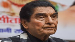 Asrani की पहली कमाई जान मुंह खुला रह जाएगा, जानें कहां और कितनी मिली थी फर्स्ट सैलरी?