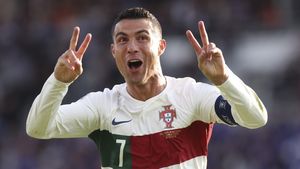 Cristiano Ronaldo बने पहले अरबपति फुटबॉलर, 5,91,17,35,00,000 रुपये की डील होगी सील? मेसी को पछाड़ा