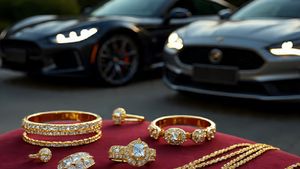 Dhanteras 2025: धनतेरस का मॉर्डन शॉपिंग ट्रेंड, गोल्ड से ज्यादा डिमांड में ये लग्जरी आइटम्स, जरूर खरीदें