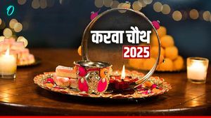 Karwa Chauth 2025 Wishes: 'हाथों में पूजा की थाली,आई रात सुहागों वाली', अपनों को भेजें ये खास संदेश