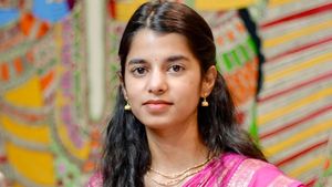 Maithili Thakur का 'ऐसा' वीडियो हुआ वायरल, सरेआम बताया अपना 'साइज', इंटरनेट पर मचा हंगामा