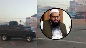 Pakistan में मचा भारी बवाल, हाफ़िज़ सईद के समर्थकों पर सुरक्षाबलों ने क्यों चलाई गोली?