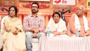 16 साल के अंतराल के बाद आमिर खान ने अवॉर्ड शो में दिखाई झलक, इस वजह से अवॉर्ड्स में पहुंचे