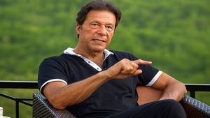 Imran Khan News: दिलफेंक आदत की वजह से फंस गए थे इमरान खान, मुंबई के होटल से बिना शर्ट पड़ा था भागना!